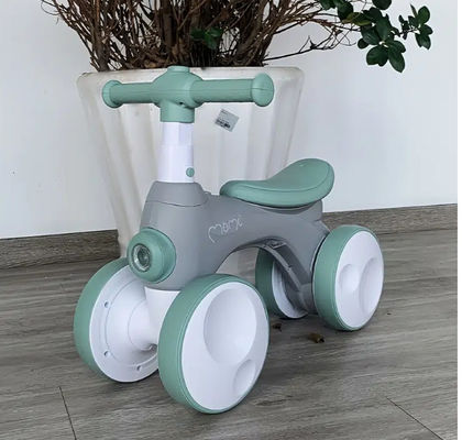 Dispositivos de burbujas de música caliente y ruedas de plástico Coche para niños Max carga 30kg auto scooter