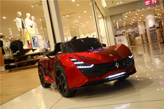 2023 hecha en el más nuevo 12 Volt Kids Electric Ride en el coche con dos puertas abiertas marrón