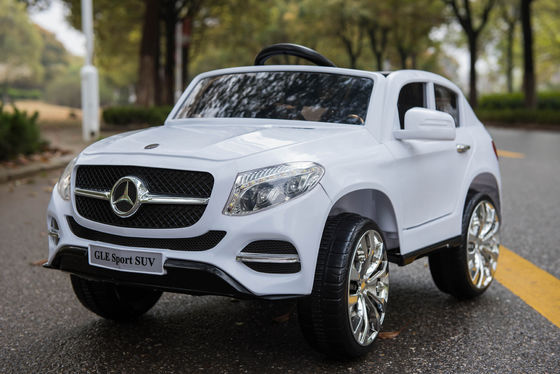 12V de cuatro ruedas en el coche autorizado eléctrico para niños pintura negra rojo batería alimentada