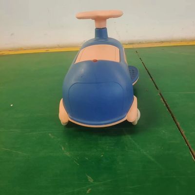 Grado de plástico verde Happy Baby Balance Car para juguetes para niños Paseo en coche Descuento directo
