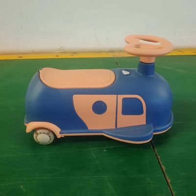 Grado de plástico verde Happy Baby Balance Car para juguetes para niños Paseo en coche Descuento directo