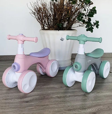 Dispositivos de burbujas de música caliente y ruedas de plástico Coche para niños Max carga 30kg auto scooter