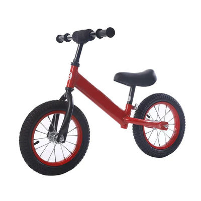 Tipo de plástico PP Niños negros bicicleta de equilibrio sin pedal niño pequeño paseo en scooter coche para niños de 3 años