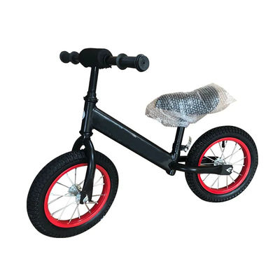 Tipo de plástico PP Niños negros bicicleta de equilibrio sin pedal niño pequeño paseo en scooter coche para niños de 3 años