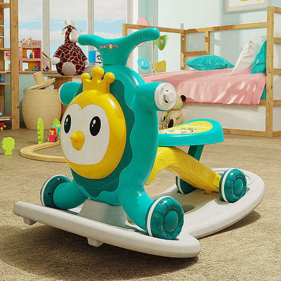 Scooter rosa multifuncional para niños con función de caminante y diseño de sacudir un caballo