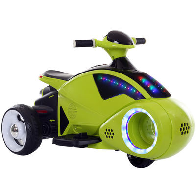 Viajar en una motocicleta eléctrica infantil de tres ruedas con ruedas intermitentes y música