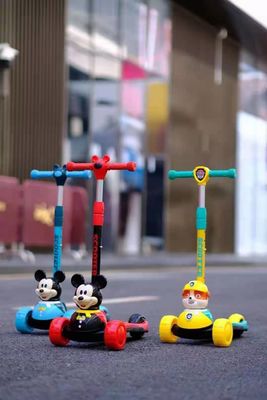 Pedal abatible sin resbalón Gran rueda de paseo en scooter coche para niños conveniente y divertido