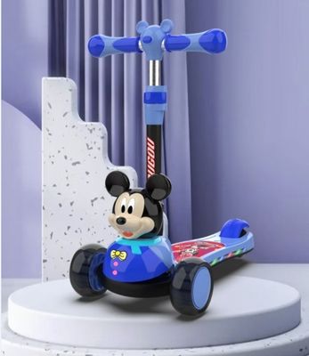 Plastico para niños para montar en un scooter con rueda de música y función plegable