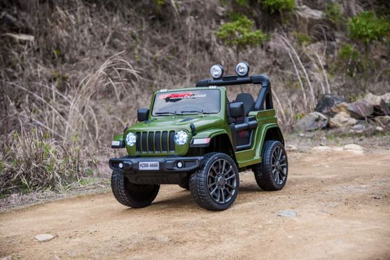 Los fabricantes ofrecen a los niños un coche de doble tracción para niños