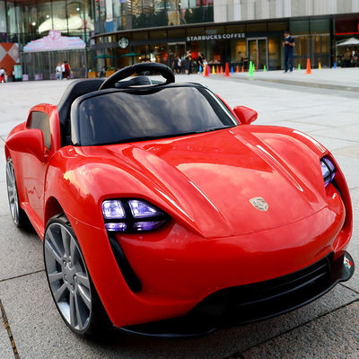 Niños de plástico viajan en un coche eléctrico con control remoto 3-6 años de edad 6V4.0AH*2 batería