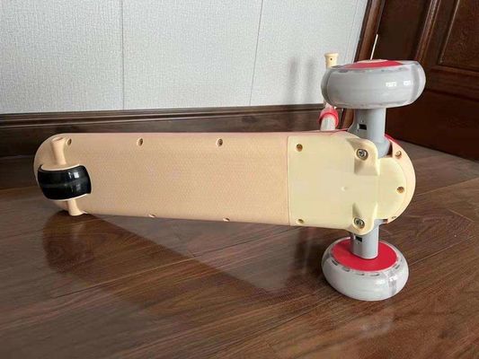 Asiento de cuero suave 3 ruedas paseo en scooter coche para niños Un botón plegable neutral de género
