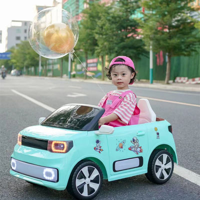 Viaje eléctrico de plástico en un coche de juguete de 12 voltios para niños con control remoto de educación temprana