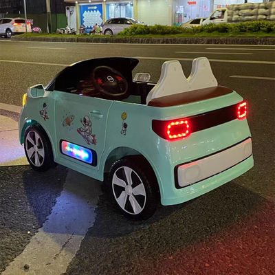 Viaje eléctrico de plástico en un coche de juguete de 12 voltios para niños con control remoto de educación temprana